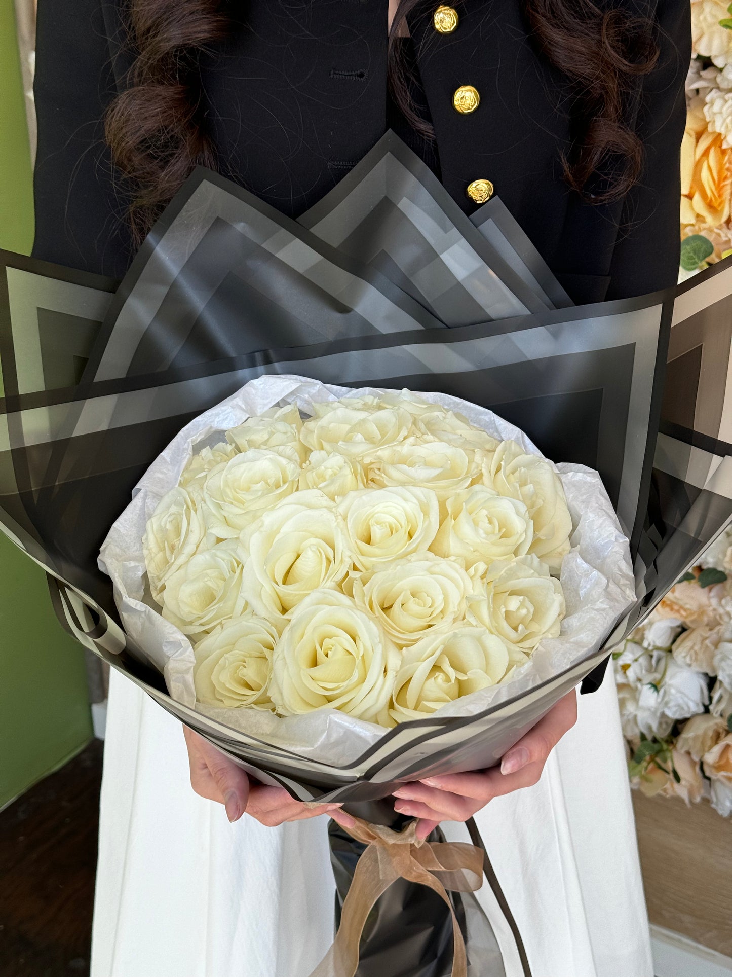 Elegancia atemporal: rosas blancas clásicas 