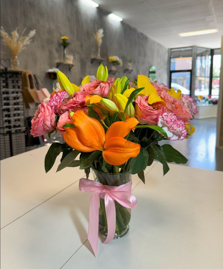 Lilies and Roses: Summer Colors - GOOL: FLOWER SHOP