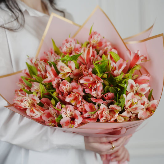 Pure Allure: Alstroemeria Mono Bouquet - GOOL: FLOWER SHOP